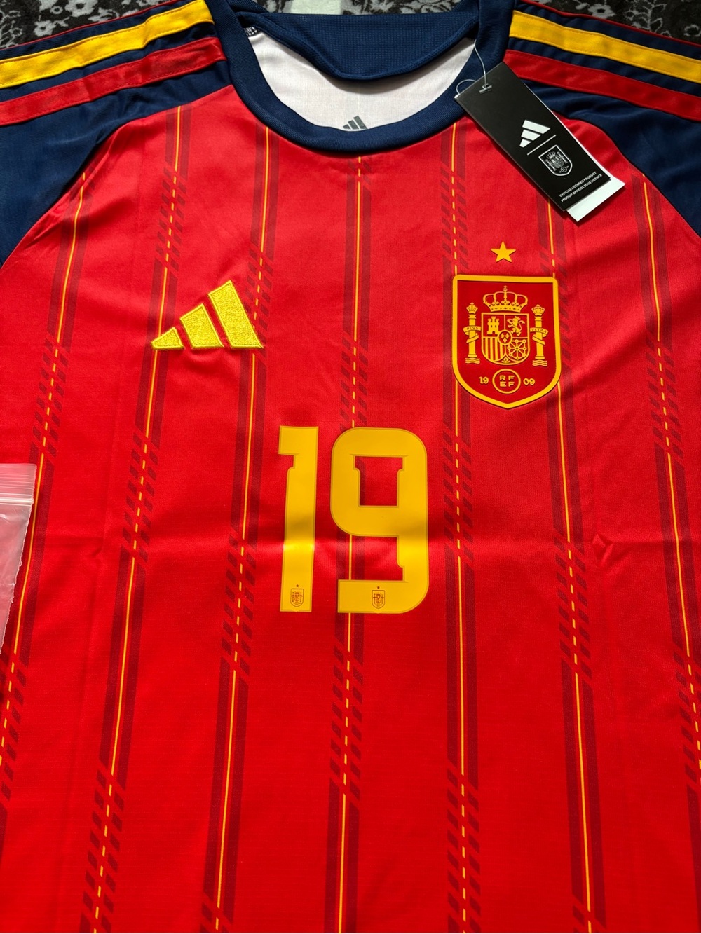 Spain Home Soccer Jersey FAN VERSION Lamine Yamal #19 World Cup 2026 Men Size - Picture 3 of 4